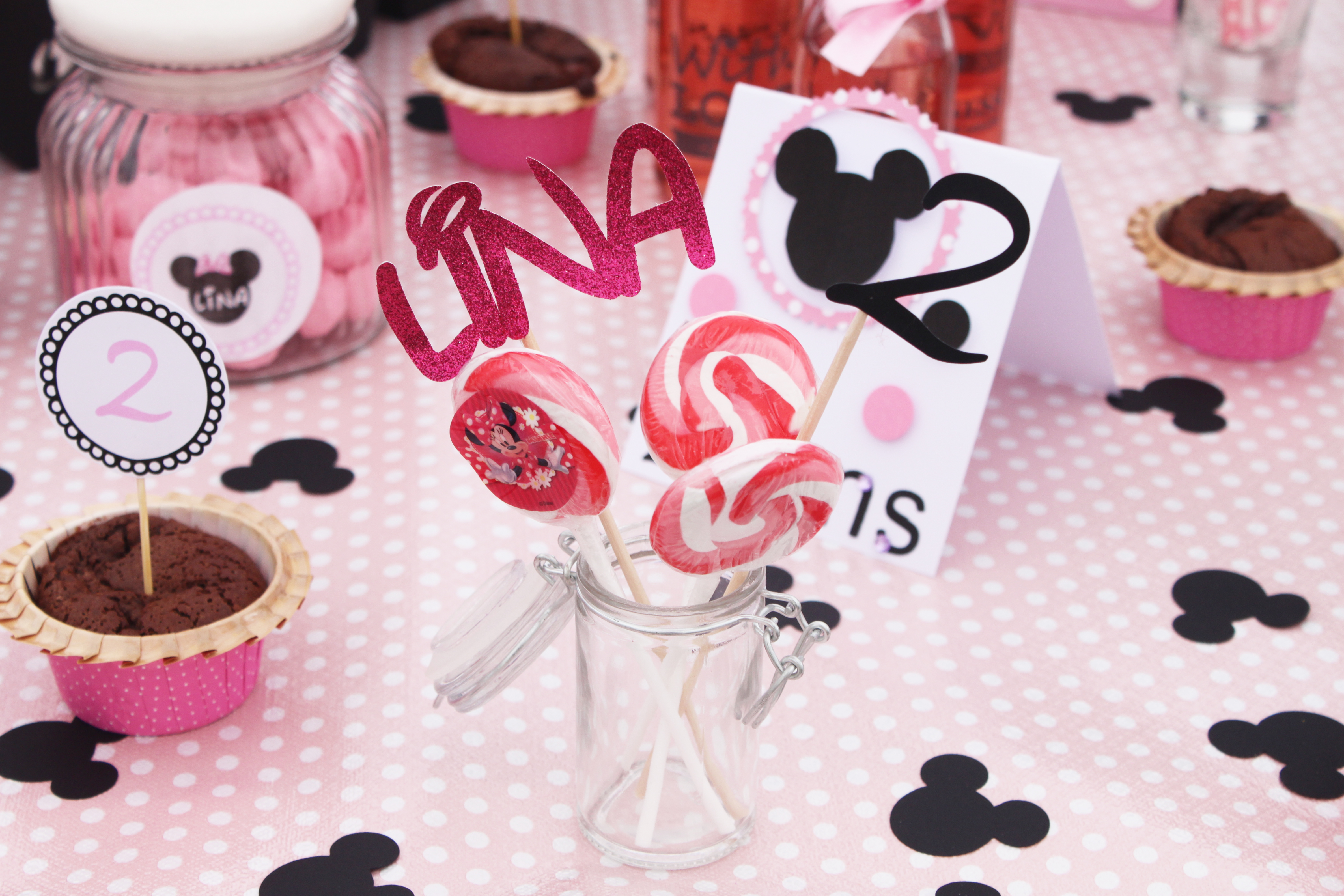 Un candybar sur le thème de Minnie – fête anniversaire de Lina de