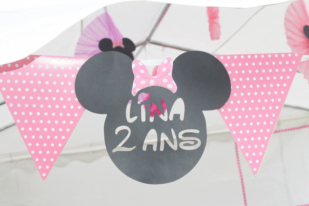 sweet table-minnie-tete-prenom-age-deco-guirlande